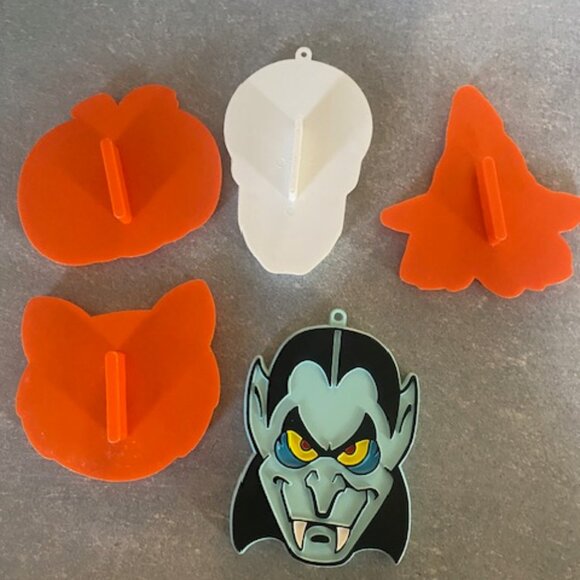 Lot of 5 Halloween Skeleton Witch Vampire Cat Plastic Molds Cookie Cutters - Picture 2 of 4